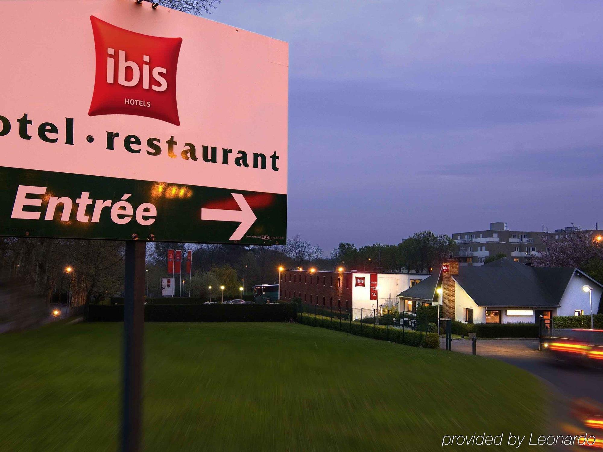 Ibis Dieppe Le Val Druel Buitenkant foto