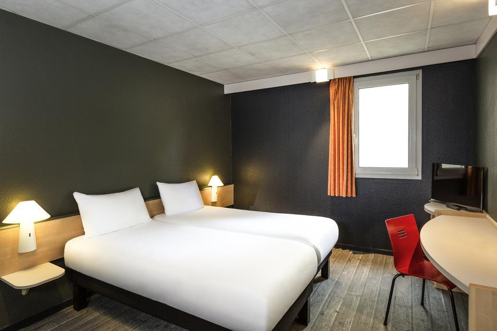 Ibis Dieppe Le Val Druel Buitenkant foto